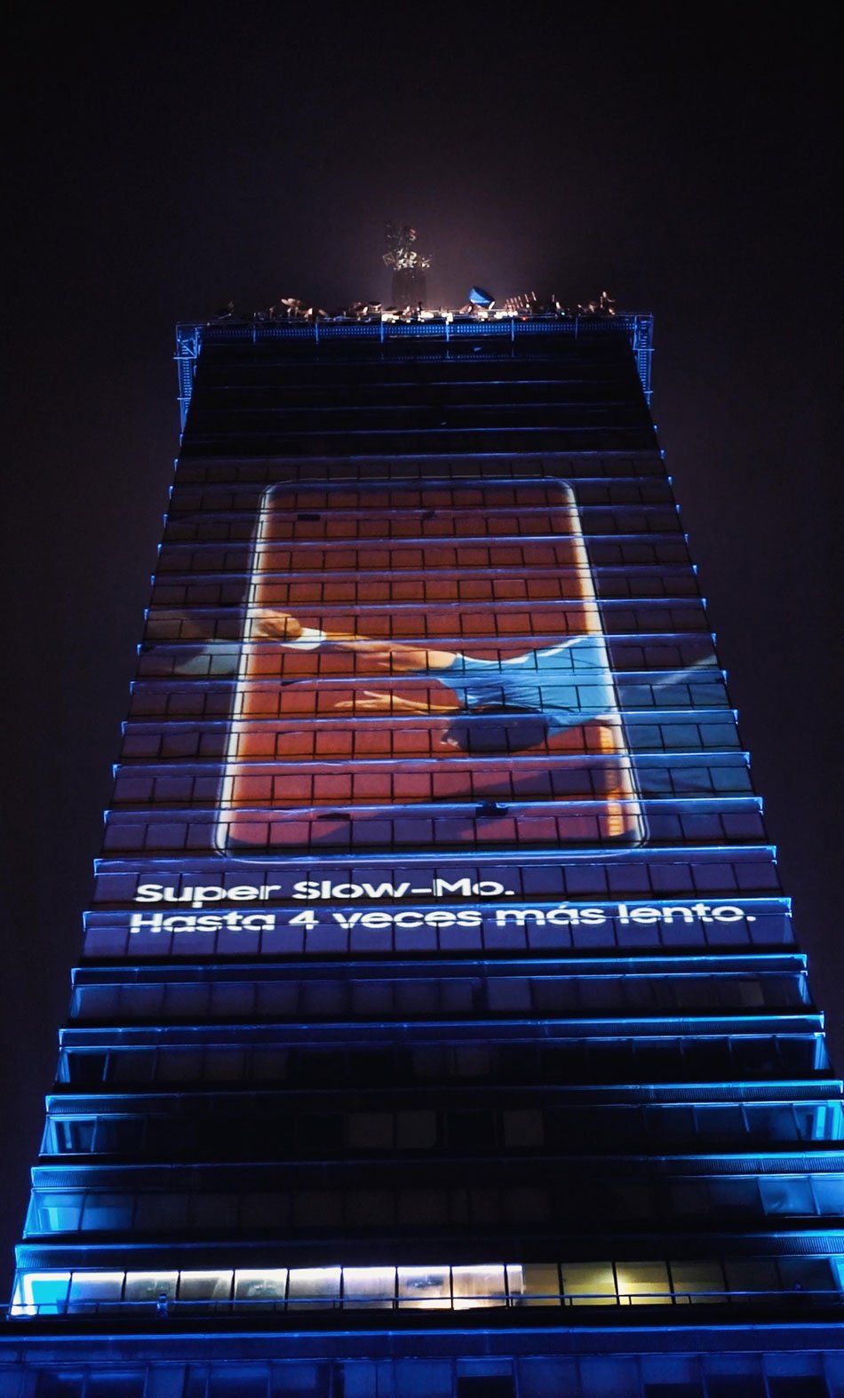 La Torre Latinoamericana se convierte en una monumental pantalla para Galaxy S9