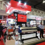Tubelite de México presentando sus productos para impresión digital y comunicación visual en Expo Impresión