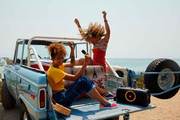 Música con JBL PartyBox On-The-Go