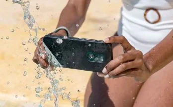 motorola defy smartphone resistente